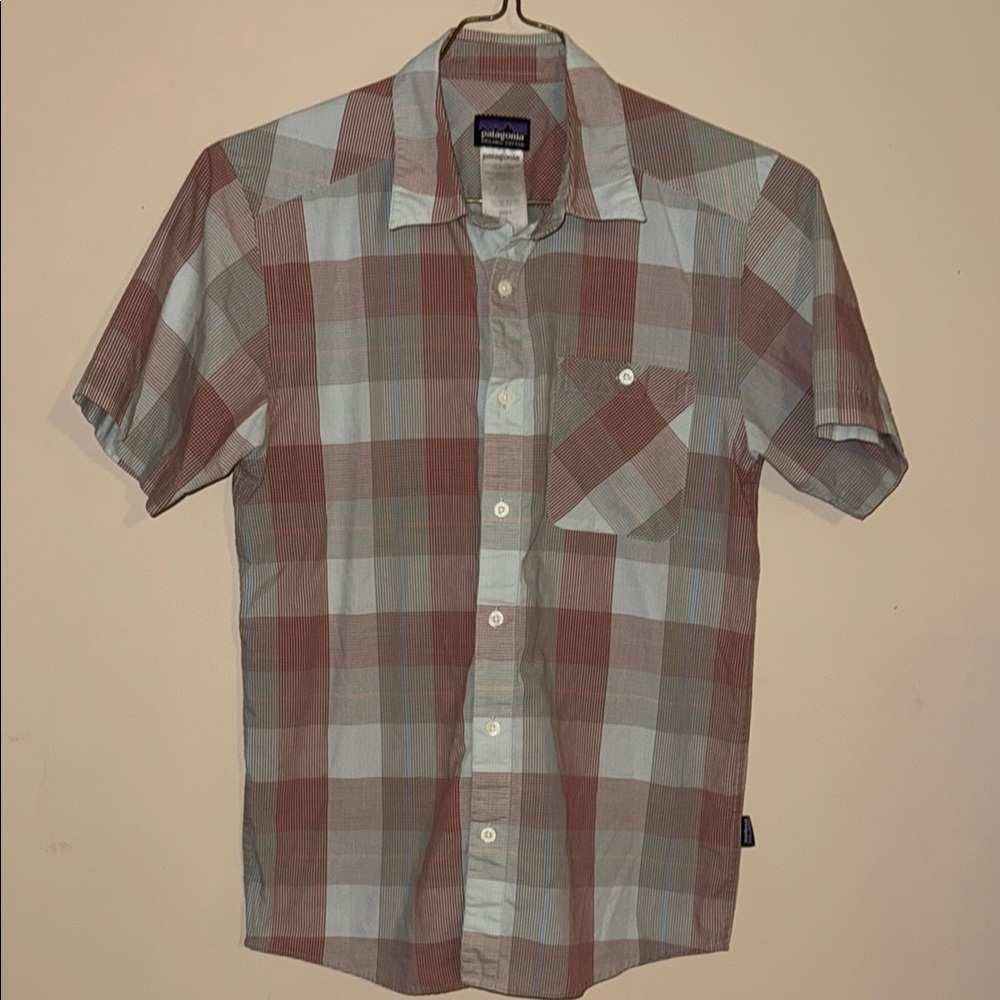 Patagonia Men's Small Plaid Short Sleeve button down Shirt - Red and Gray